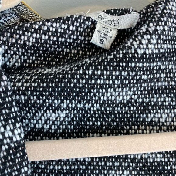 UO | ECOTE | Striped Hooded Cardigan B47 - Picture 3 of 5